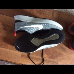 Nike Men’s shoes brand new